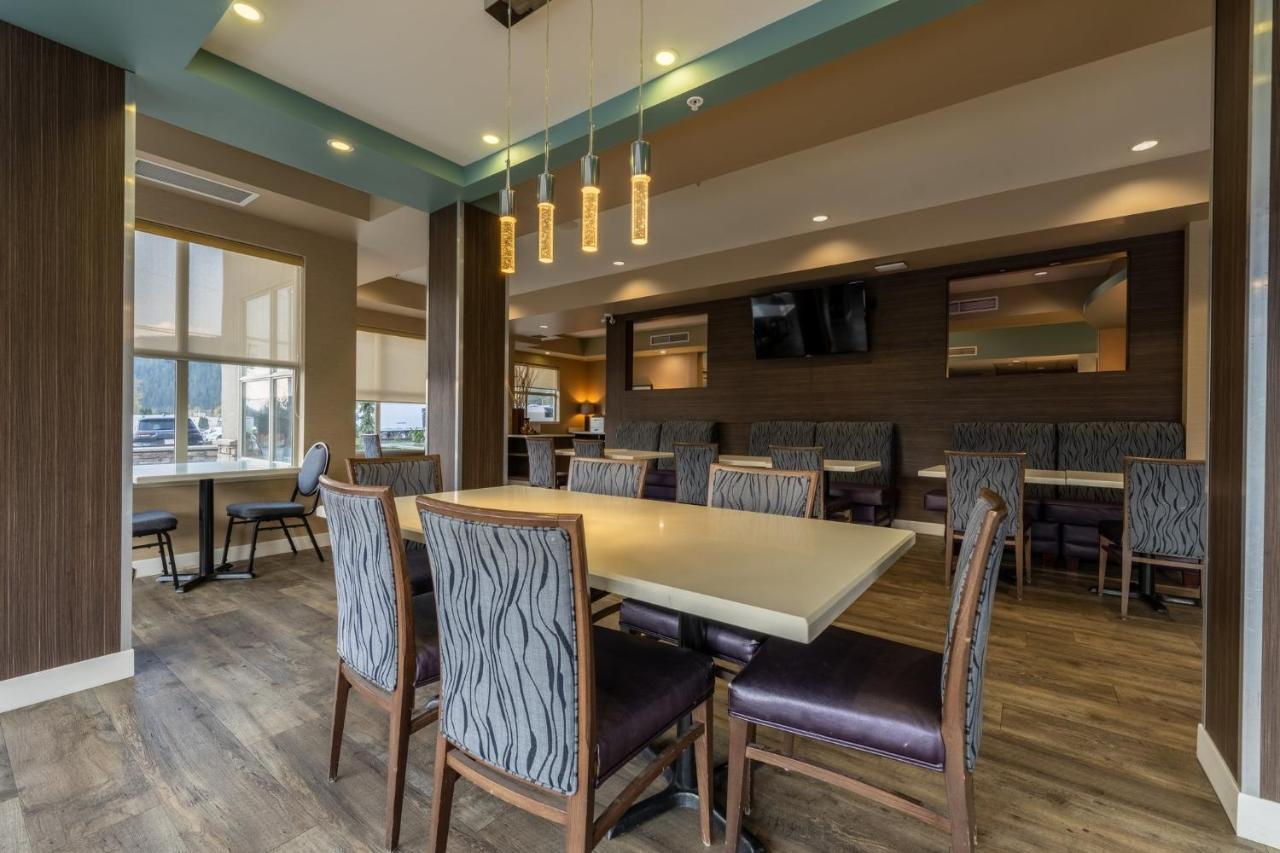 Holiday Inn Express Golden-Kicking Horse By Ihg Dış mekan fotoğraf