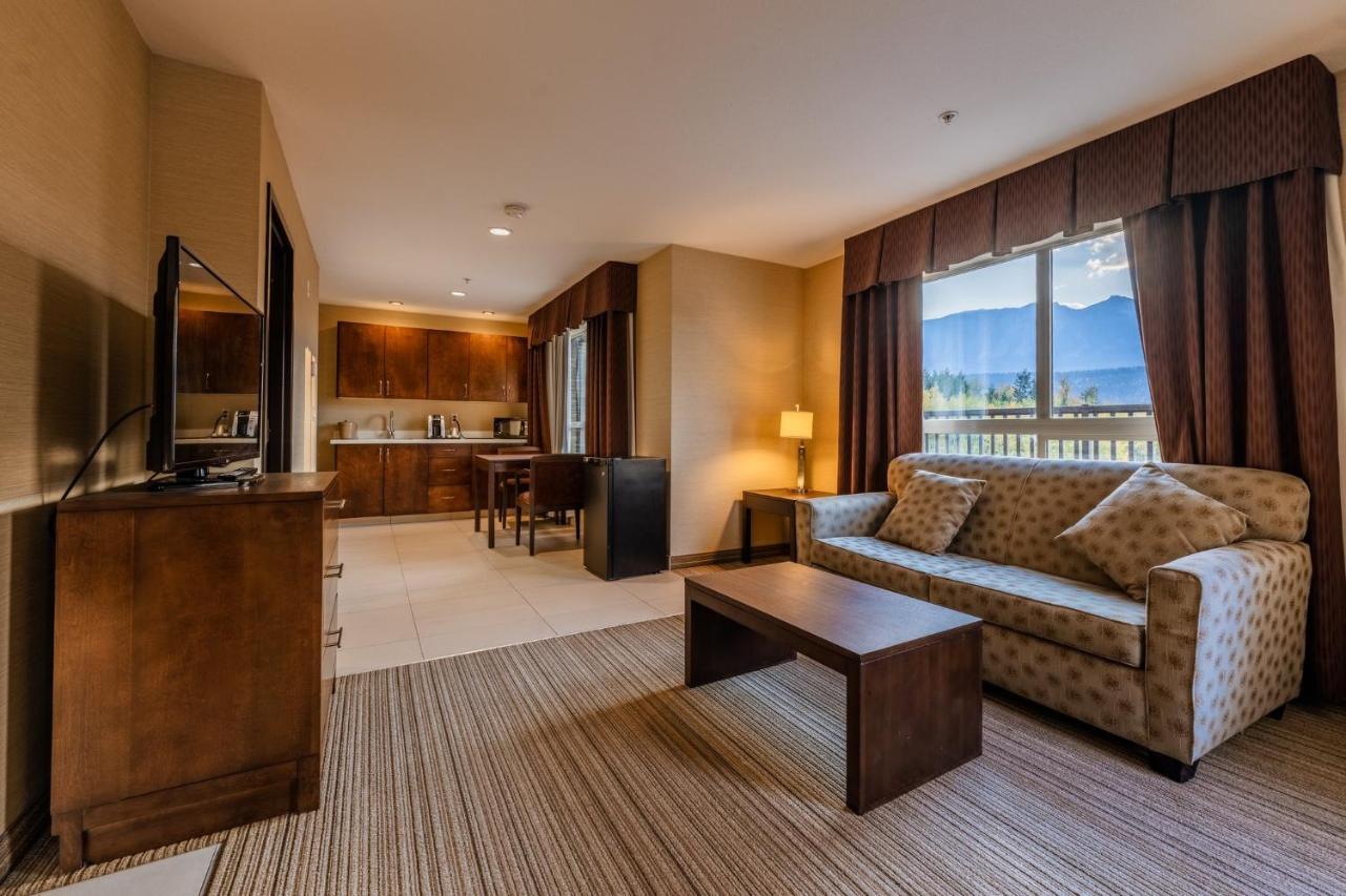 Holiday Inn Express Golden-Kicking Horse By Ihg Dış mekan fotoğraf