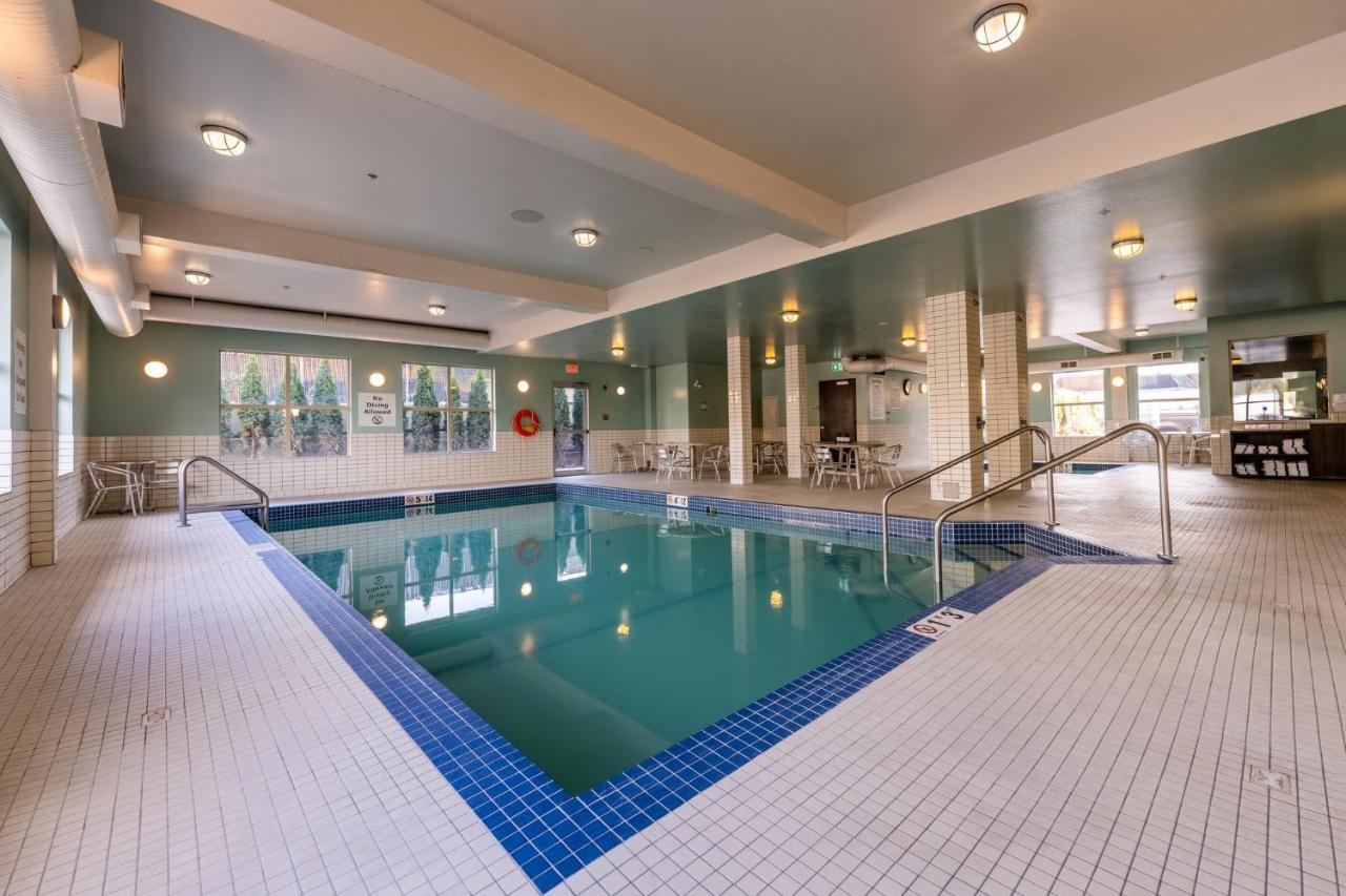 Holiday Inn Express Golden-Kicking Horse By Ihg Dış mekan fotoğraf