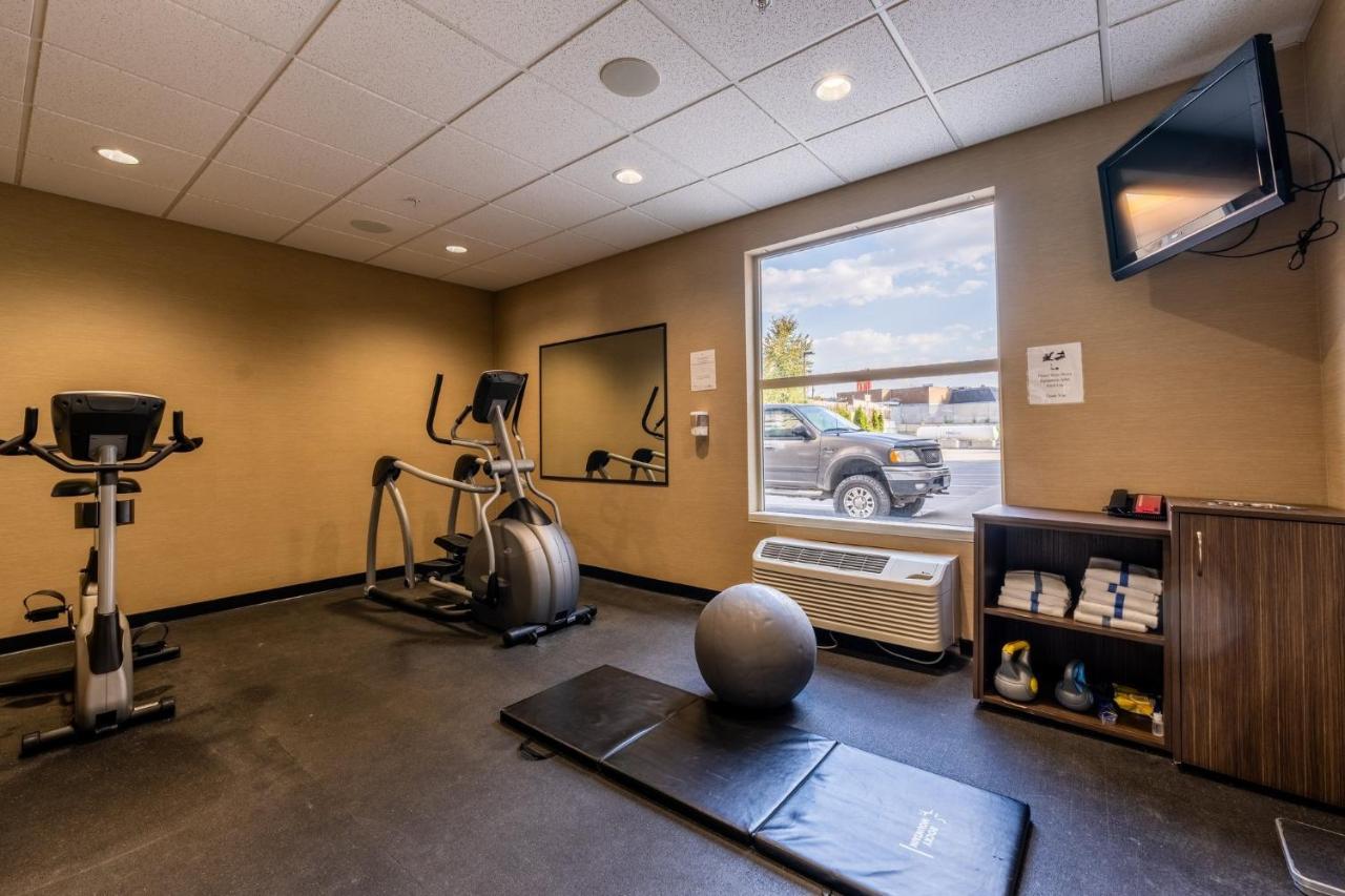 Holiday Inn Express Golden-Kicking Horse By Ihg Dış mekan fotoğraf