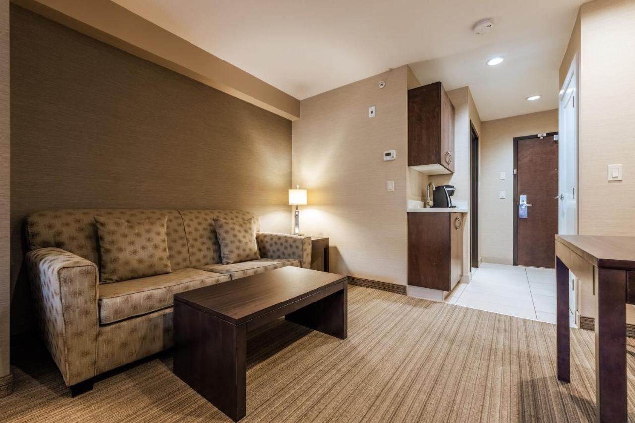 Holiday Inn Express Golden-Kicking Horse By Ihg Dış mekan fotoğraf