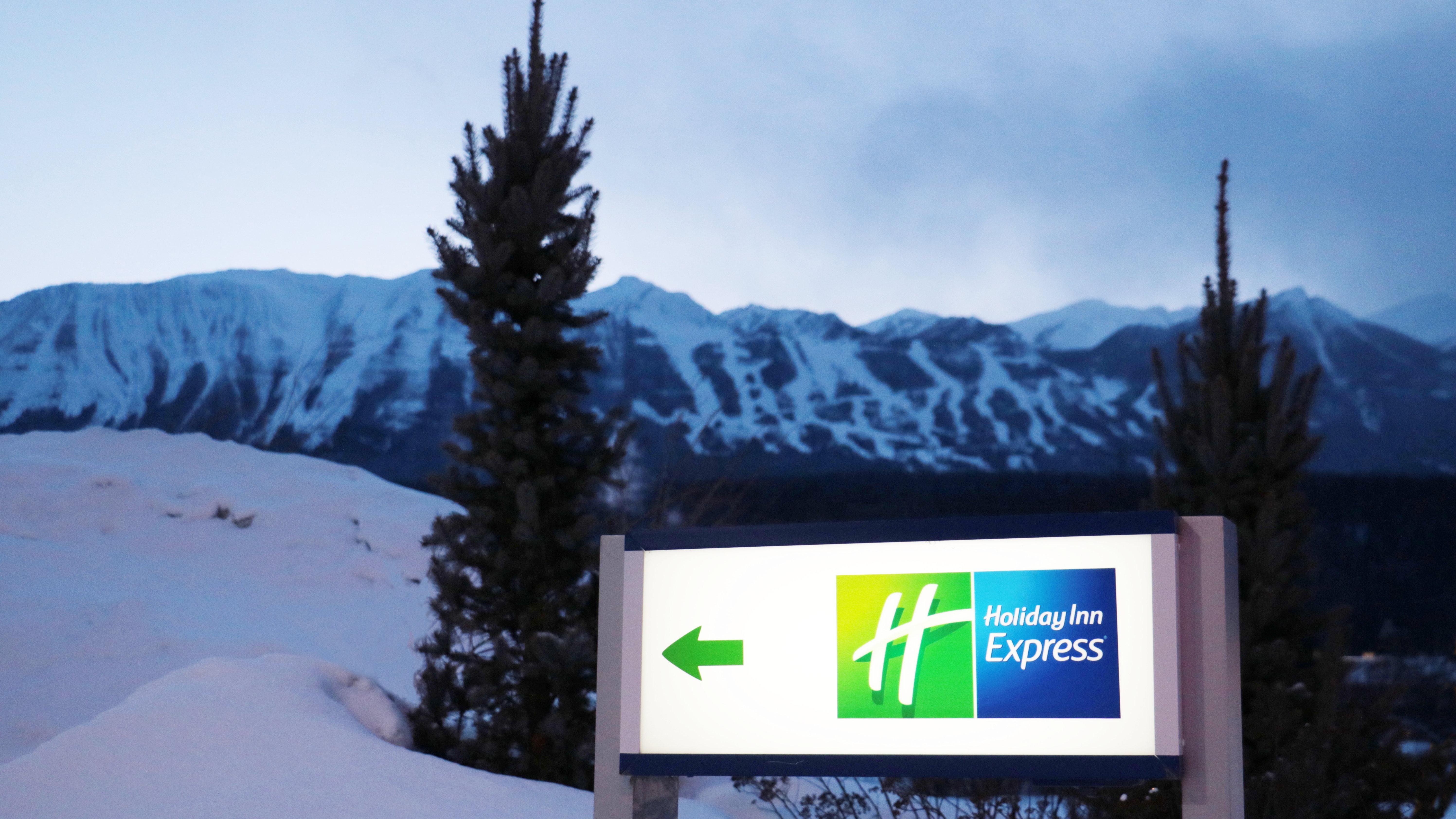 Holiday Inn Express Golden-Kicking Horse By Ihg Dış mekan fotoğraf
