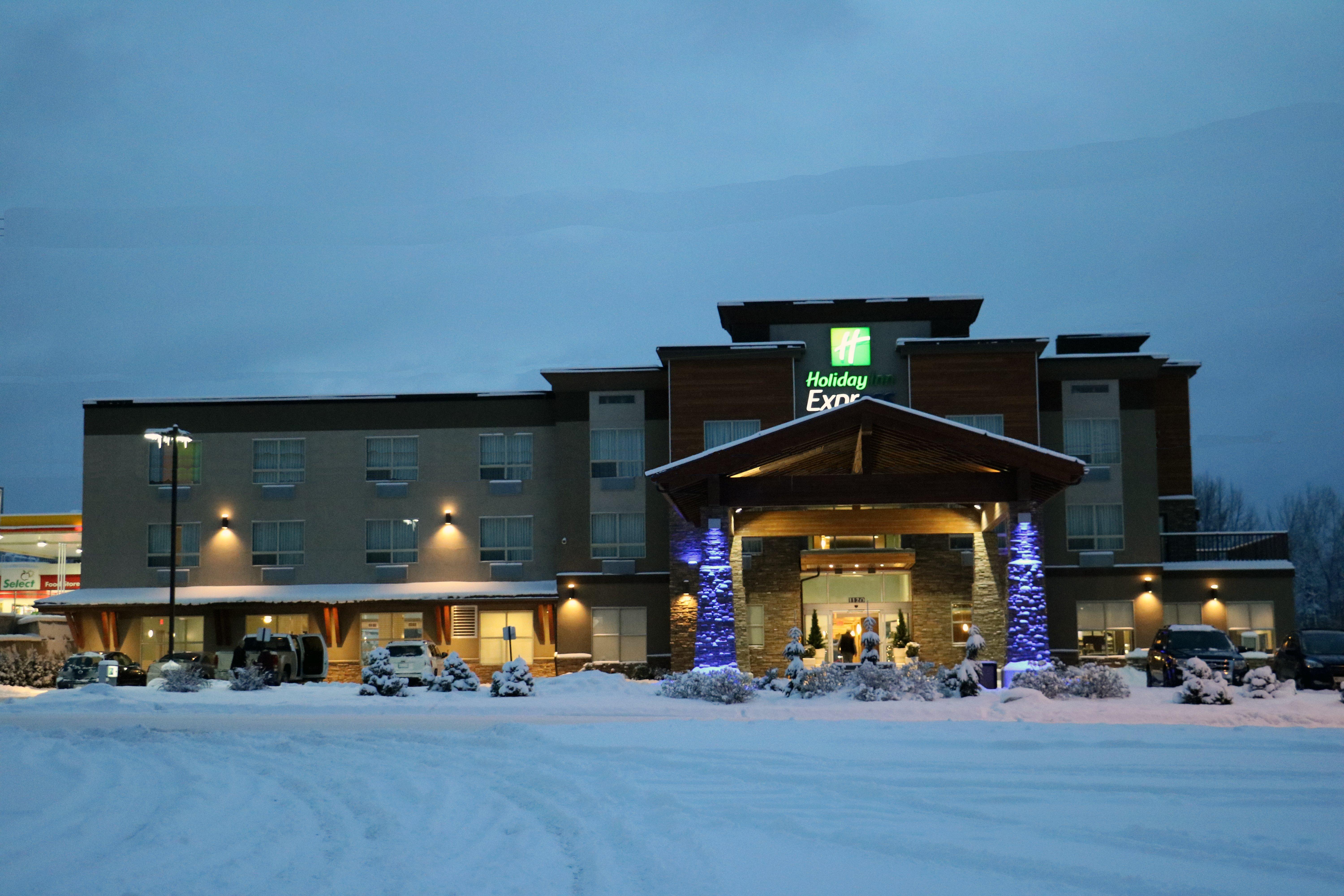 Holiday Inn Express Golden-Kicking Horse By Ihg Dış mekan fotoğraf