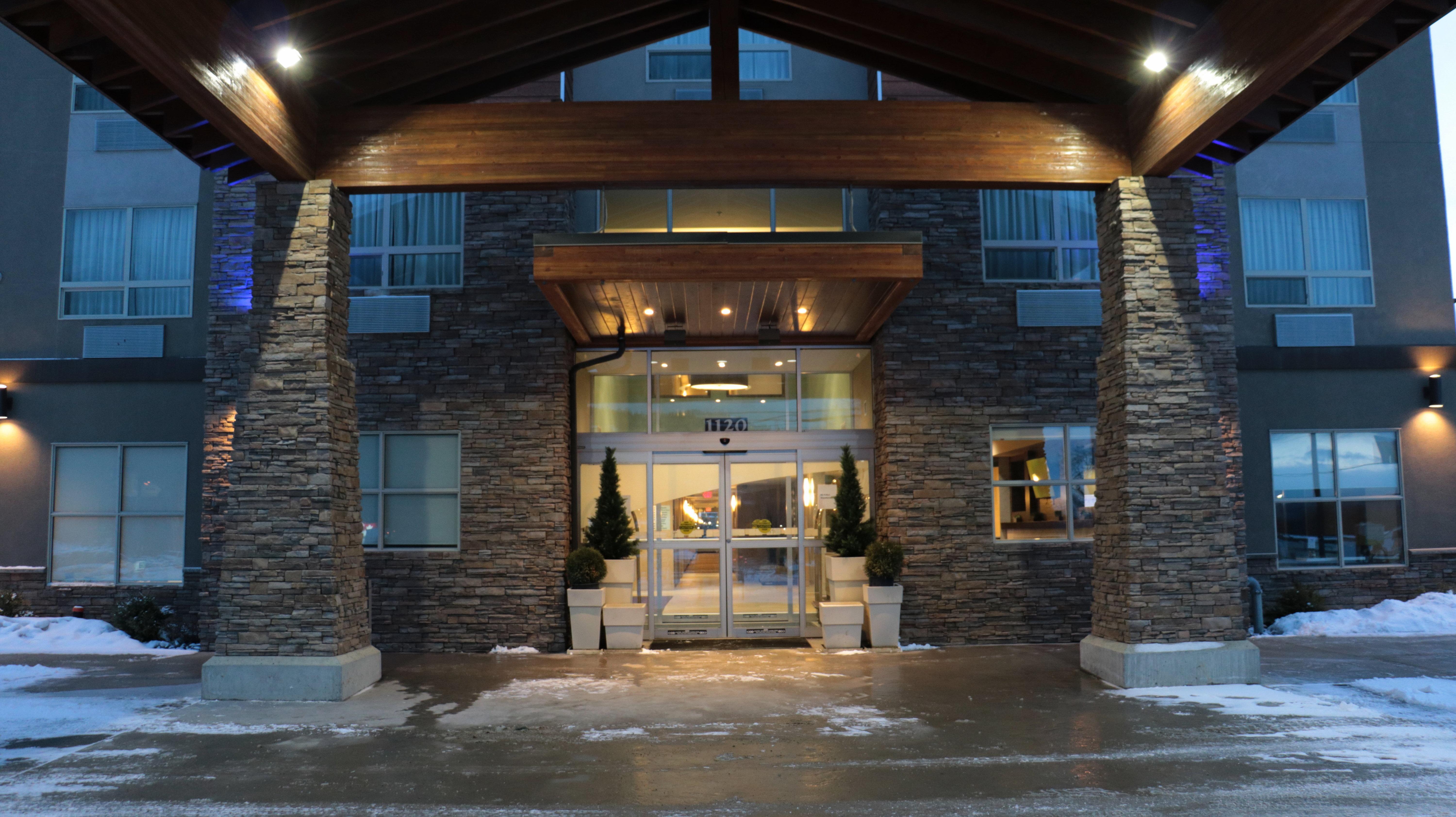 Holiday Inn Express Golden-Kicking Horse By Ihg Dış mekan fotoğraf