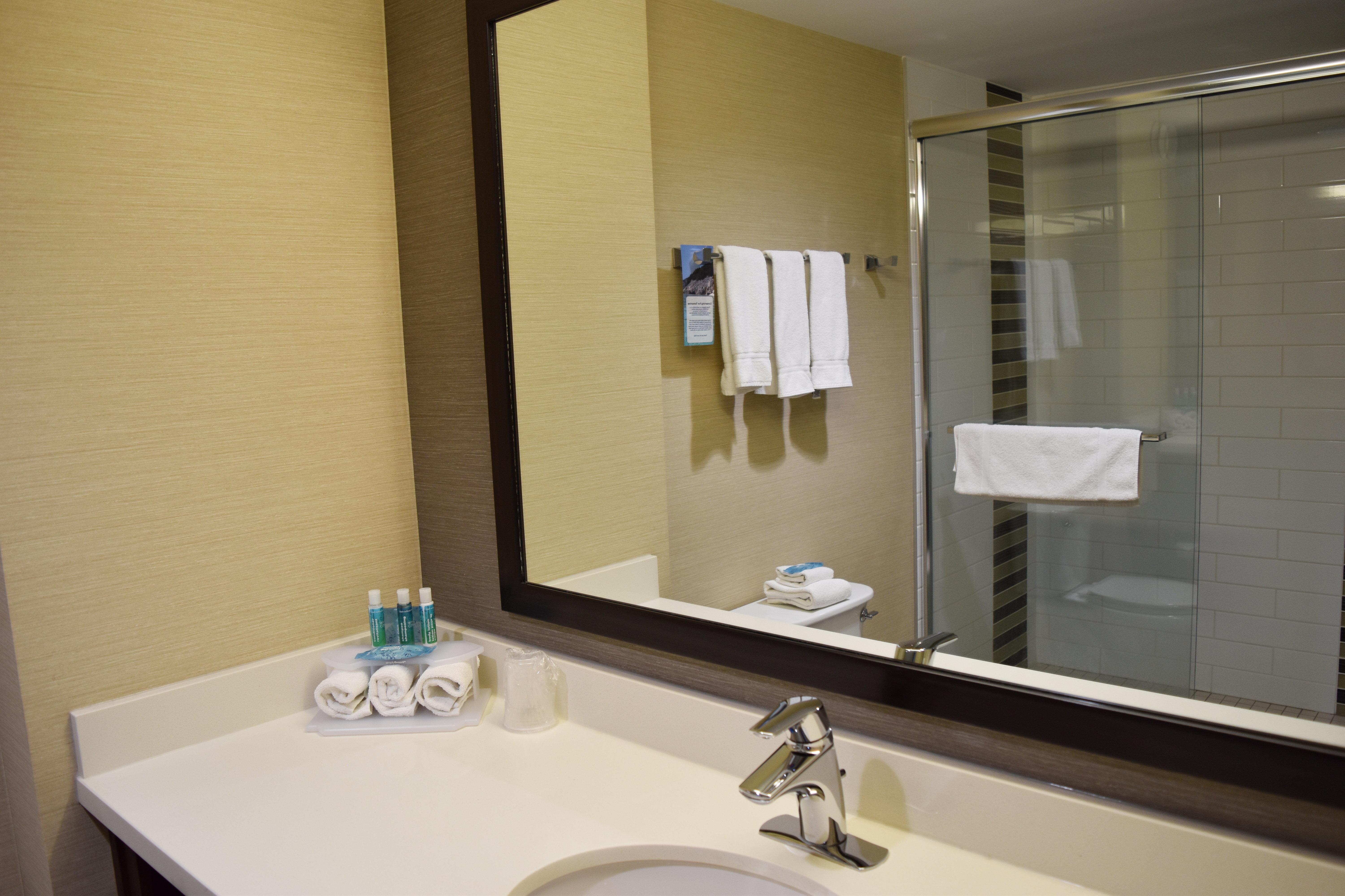 Holiday Inn Express Golden-Kicking Horse By Ihg Dış mekan fotoğraf