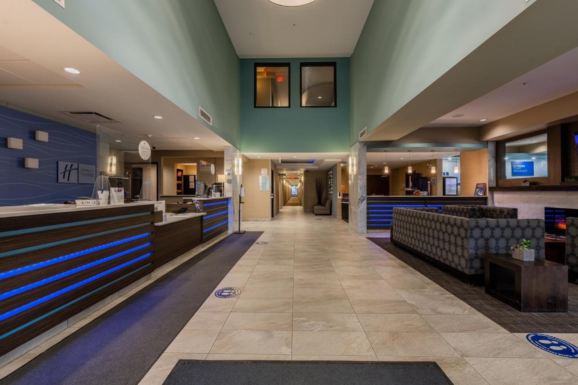 Holiday Inn Express Golden-Kicking Horse By Ihg Dış mekan fotoğraf