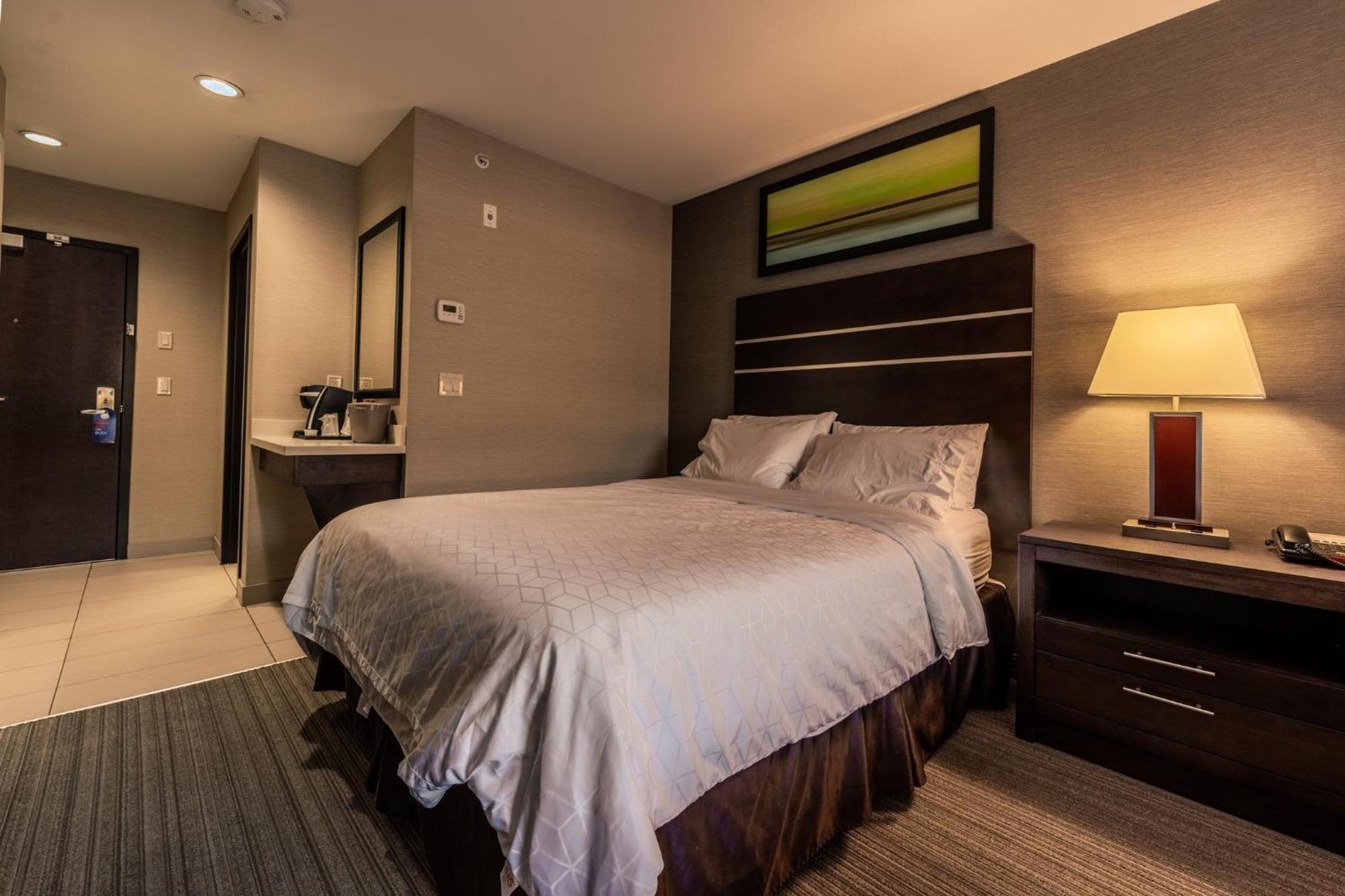 Holiday Inn Express Golden-Kicking Horse By Ihg Dış mekan fotoğraf